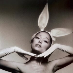 ARIANA GRANDE - DANGEROUS WOMAN